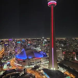 Two Bd Cn Tower And Ontario View , Toronto Canada