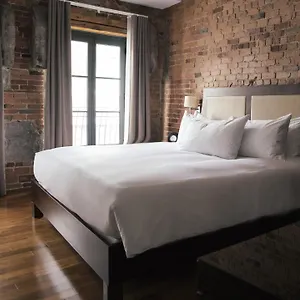 Nelligan **** Montréal